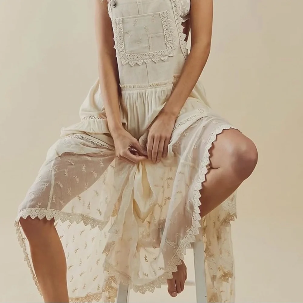 #1119 🌼 Bohemian Cream Lace Maxi Dress - Picture 3 of 5